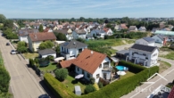 Vogelperspektive - Top EFH mit großer Sonnenterrasse, Carport und Souterrain. Ruhige Lage in Wasserburg/Günzburg