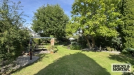 Ausblick in den Garten - „Wohnen im Paradies“ Tolles Einfamilienhaus mit Traumgarten in Bobingen