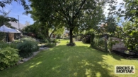 Gartenansicht von der Terrasse - „Wohnen im Paradies“ Tolles Einfamilienhaus mit Traumgarten in Bobingen