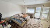 Schlafzimmer OG - Viel Platz, Natur und Perspektive- Zweifamilienhaus mit über 7.000m² Grund