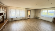 Wohnbereich - Großzügiges 1-2 Familienhaus mit Potenzial, großer Garage und großzügigen Garten in Langerringen