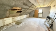 Wohn-Essbereich Dachgeschoß - Großzügiges 1-2 Familienhaus mit Potenzial, großer Garage und großzügigen Garten in Langerringen