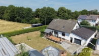 Vogelperspektive Ost/Süd - Großzügiges 1-2 Familienhaus mit Potenzial, großer Garage und großzügigen Garten in Langerringen