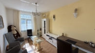 Wohnzimmer - Altbaujuwel mit 2 Balkonen Charmante 2,5 Zimmer-Altbauwohnung im denkmalgeschützten Ensemble
