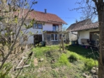 Garten - Charmante Doppelhaushälfte mit zwei Wohneinheiten, ausbaufähigem Dachgeschoss und Naturgarten
