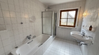 Badezimmer - Charmantes Reiheneckhaus mit schönem Garten in Schwabmünchen zur Miete