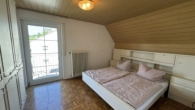 Schlafzimmer II - Charmantes Einfamilienhaus mit viel Platz in Ortsrandlage von Scherstetten