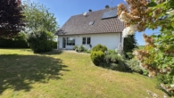 Aussenansicht von Süden - Charmantes Einfamilienhaus mit viel Platz in Ortsrandlage von Scherstetten