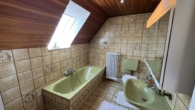 Badezimmer OG - Charmantes Einfamilienhaus mit viel Platz in Ortsrandlage von Scherstetten