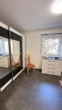 Kinderzimmer mit Schrankwand - Top gepflegte 3-Zimmer-Wohnung im 1. OG mit Südbalkon & Blick ins Grüne, TG-Stellplatz inklusive
