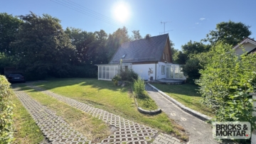 Einfamilienhaus mit Charme, einem großem Garten und einer Garage im Untergeschoß, 86517 Wehringen, Einfamilienhaus