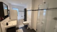 Badezimmer mit Badewanne,WC und Waschmaschinenanschluss - -Reserviert- Moderne, neuwertige 3 Zimmer Wohnung im 1. OG in Haunstetten