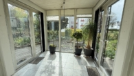 lichtdurchfluteter Wintergarten - Seltene Gelegenheit- Schicke 3 Zimmer Gartenwohnung mit Wellnessbereich, 2 Keller und TG Stellpl.