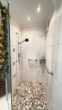 große Dusche - Seltene Gelegenheit- Schicke 3 Zimmer Gartenwohnung mit Wellnessbereich, 2 Keller und TG Stellpl.