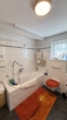 Bad Obergeschoß mit Badewanne - Liebevoll renoviertes Einfamilienhaus mit Wintergarten und traumhaftem Garten in Schwabmünchen