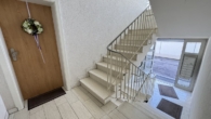 Treppenhaus - Charmante 3 Zimmer Wohnung (Hochparterre) mit Garage in bester Lage von Gersthofen