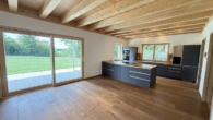 Küche und Essbereich mit Zugang zur Terrasse - -Top Objekt- Einzigartiges Holzhaus mit über 1.900 m² Grund. Großzügig wohnen in traumhafter Lage