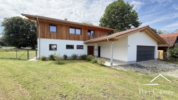 -Top Objekt- Einzigartiges Holzhaus mit über 1.900 m² Grund. Großzügig wohnen in traumhafter Lage, 86860 Jengen / Koneberg, Einfamilienhaus