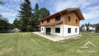 Aussenansicht mit Terrasse - -Top Objekt- Einzigartiges Holzhaus mit über 1.900 m² Grund. Großzügig wohnen in traumhafter Lage