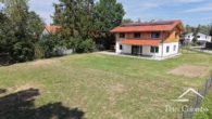 Luftaufnahme Haus und Grundstück - -Top Objekt- Einzigartiges Holzhaus mit über 1.900 m² Grund. Großzügig wohnen in traumhafter Lage